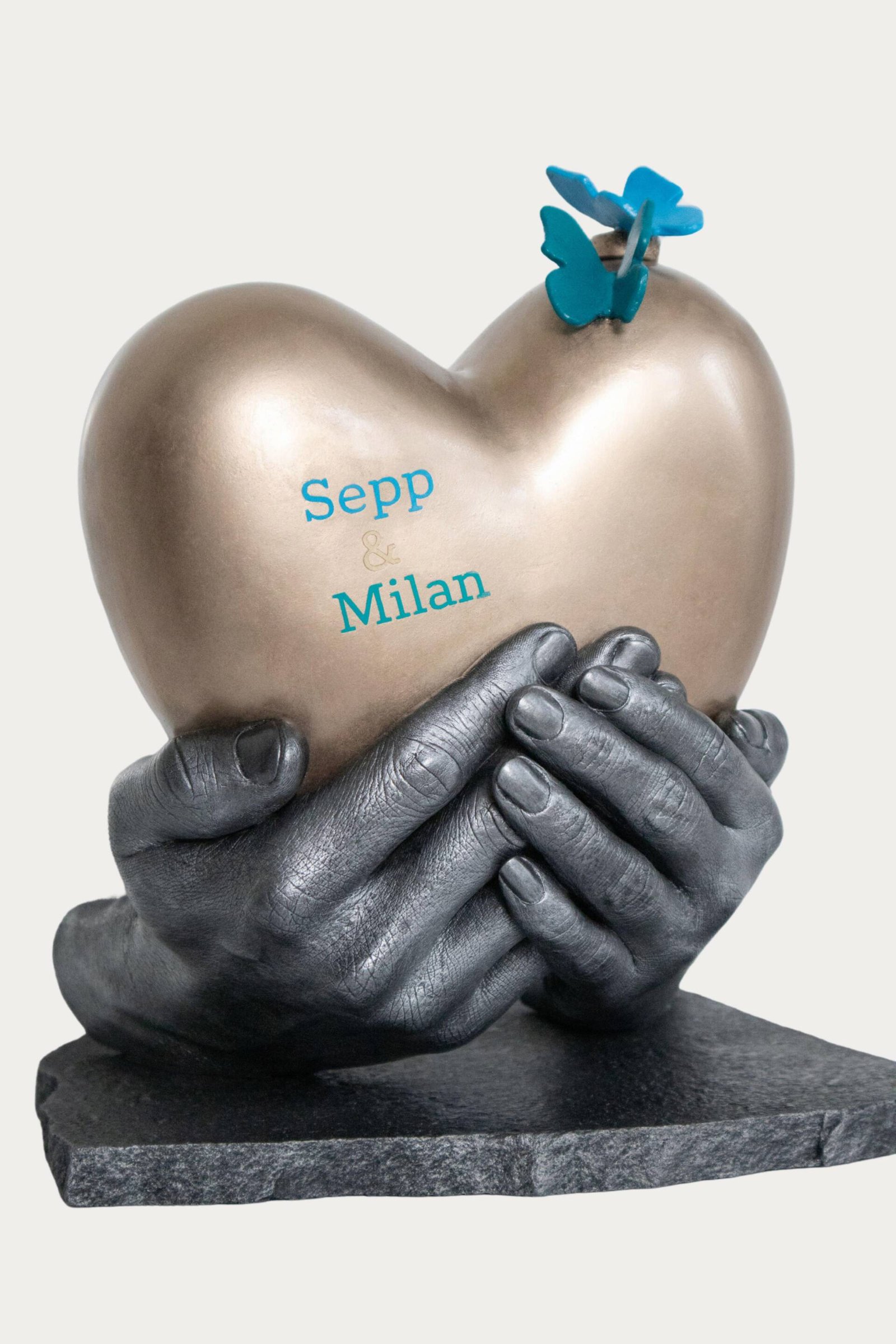 Hart urn voorzien van naam of inscriptie, volledig op maat